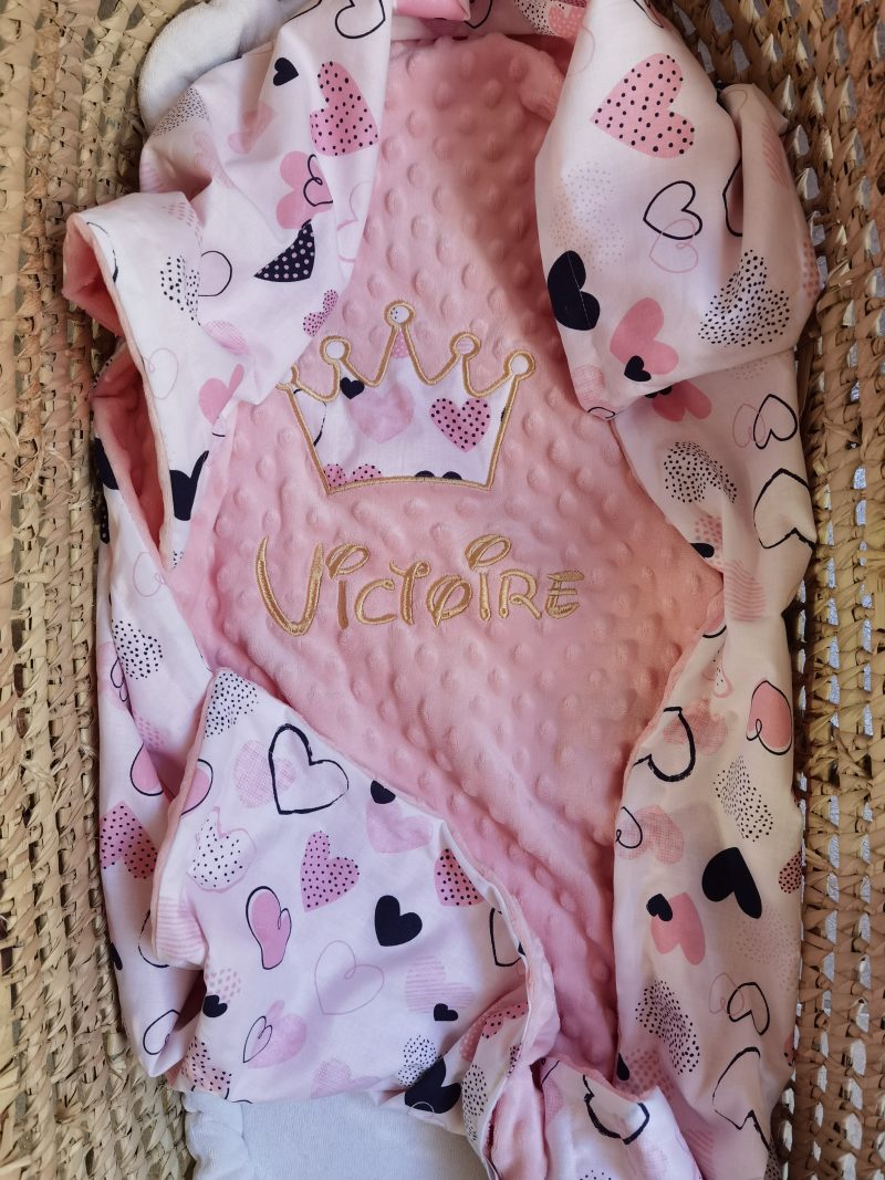 Couverture plaid bébé personnalisée avec prénom brodé et licorne 2