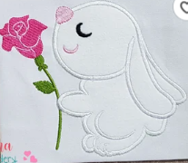 Lapin sentant une fleur